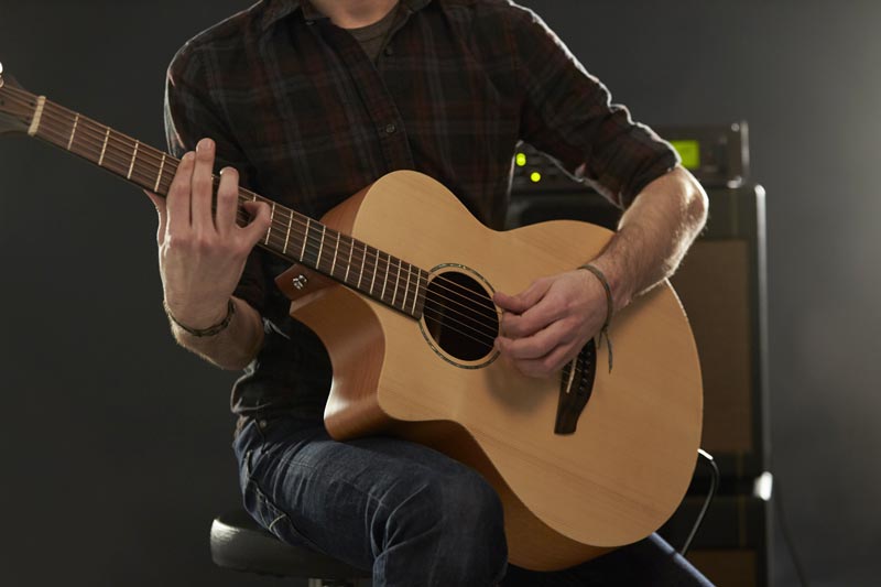 amplificatore per chitarra acustica a batteria 