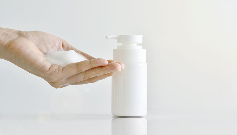 detergente per il viso in mousse