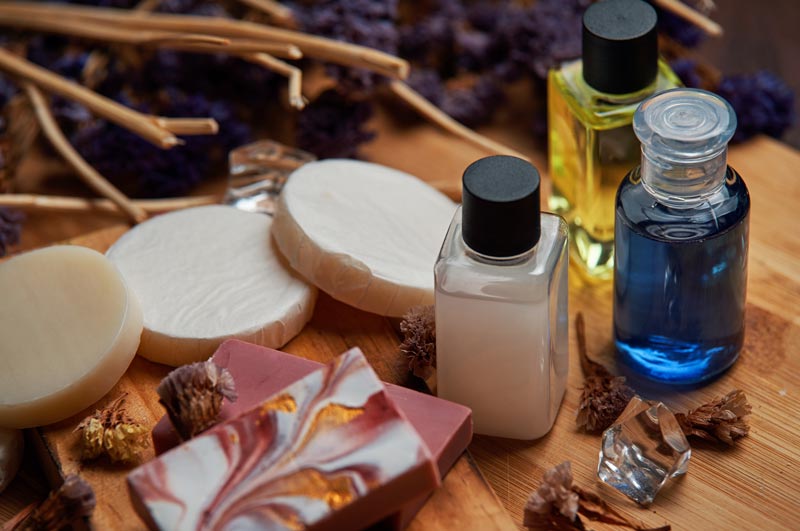 Shampoo senza parabeni e siliconi vantaggi